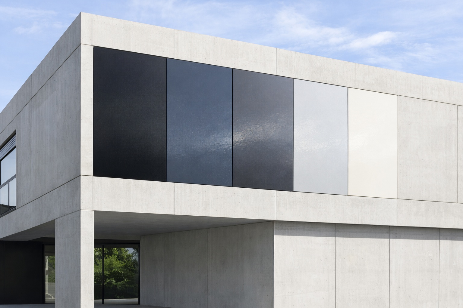 Moderne Betonarchitektur mit farbiger Aluminiumfassade als Akzent.