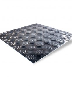 Aluminium Quintett-Riffelblech mit markanter gerippter Struktur.