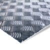 Aluminium Quintett-Riffelblech mit markanter gerippter Struktur.