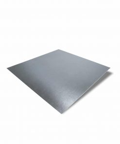 Rechteckiges Aluminiumblech in schlichter, glatter Ausführung.