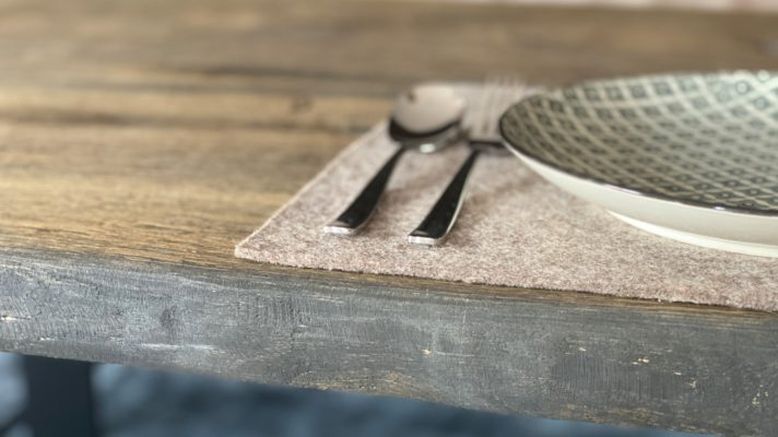 DIY-Esstisch aus dunkel geölter Eiche