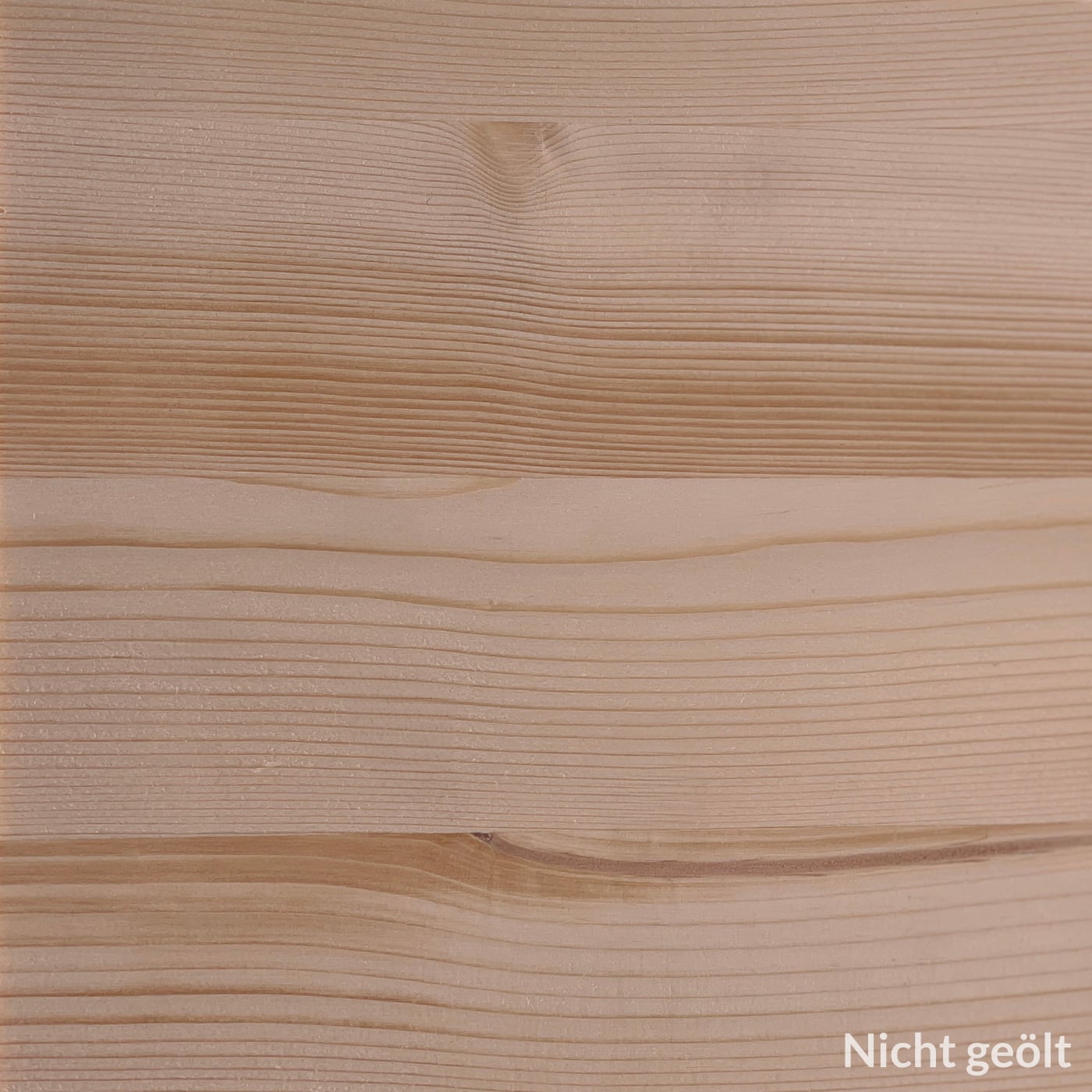 Eine unbehandelte Fichten-Oberfläche zeigt eine helle und ruhige Maserung.
