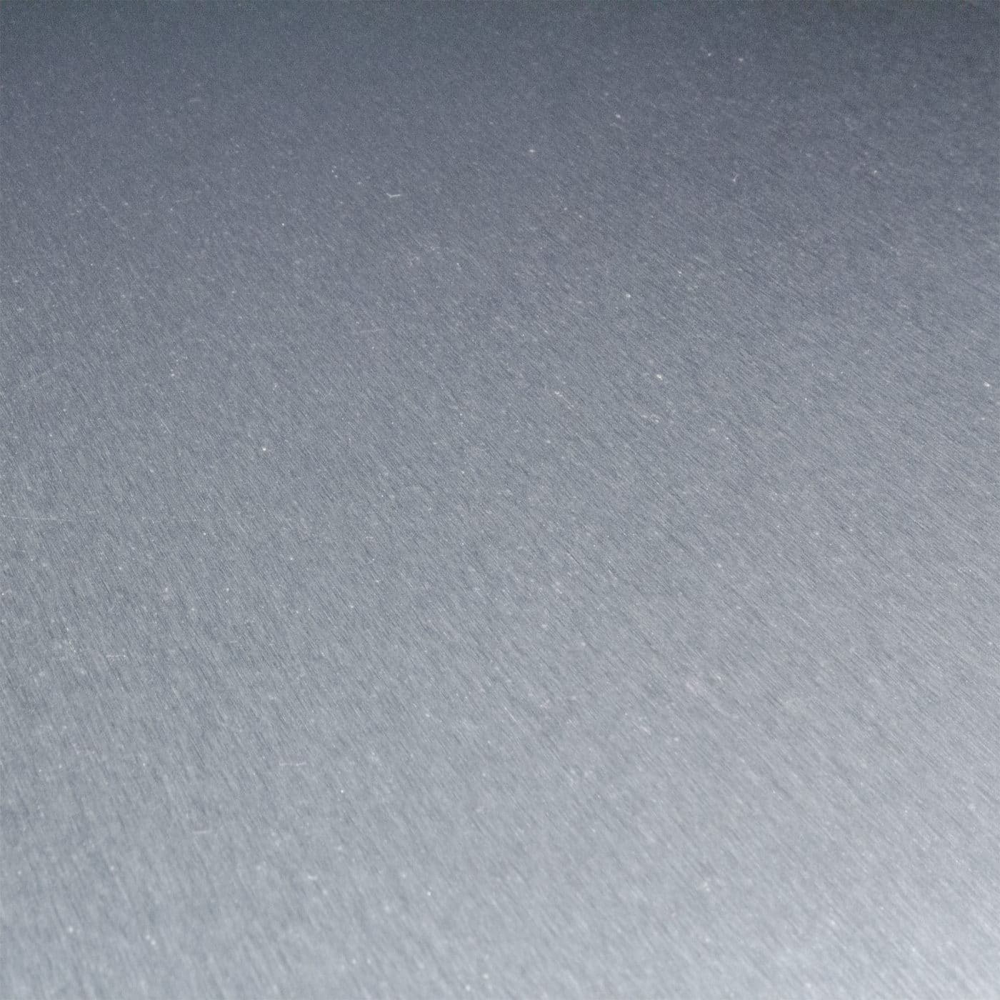 Maßgefertigtes Edelstahlblech V2A, 1 mm stark, K240 geschliffen mit feiner, matter Oberfläche.