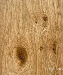 Furnieroberfläche aus rustikaler Eiche mit feiner, sichtbarer Maserung.