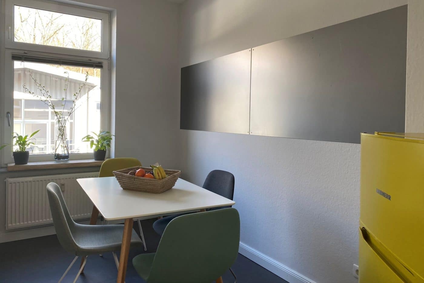 Große-Magnettafel-aus-Edelstahl-für-Küche-oder-Büro