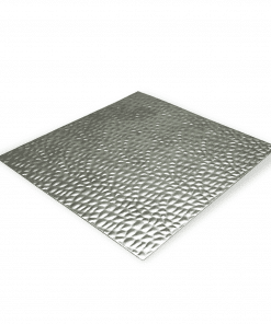 Quadratische Hammerschlag-Metallplatte mit markanter strukturierter Oberfläche.