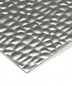 Strukturiertes Metallblech im Hammerschlag-Design mit reflektierender Oberfläche.