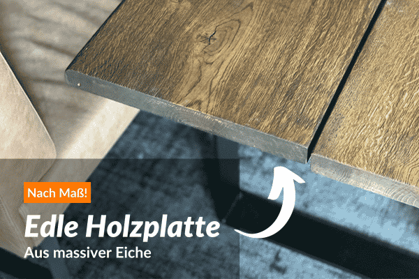 Eine Holzplatte liegt auf Metallbeinen und zeigt eine geölte Oberfläche.