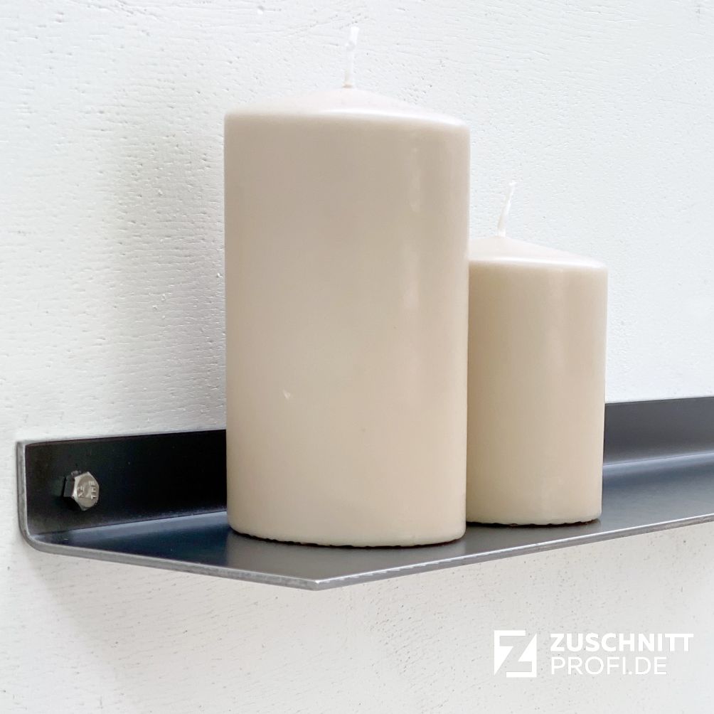 Schmales Wandboard aus Metall