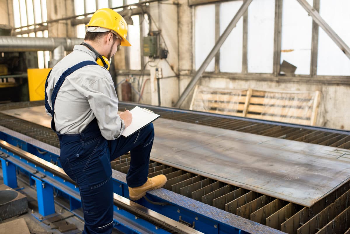 Metallbearbeitung Zuschnitt nach Mass