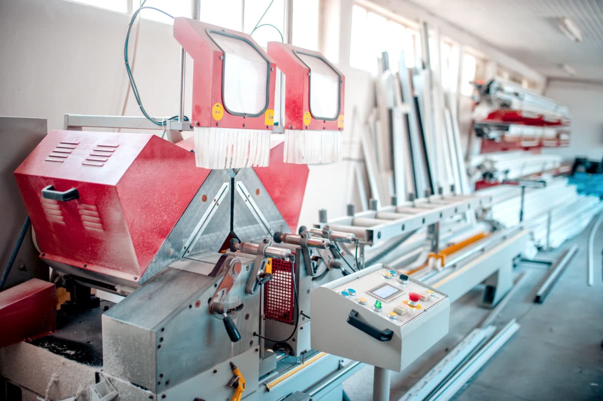 Professioneller Maschinenpark zur Metallbearbeitung bei Zuschnittprofi