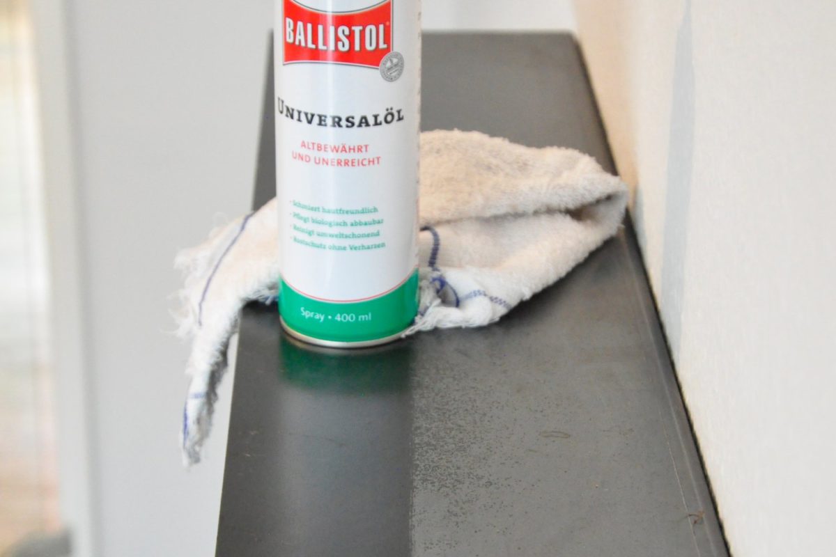 Rohstahl-vor-Korrosion-schuetzen-mit-Oel