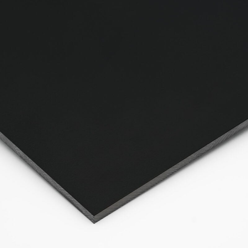 Eine HPL-Platte in Schwarz zeigt eine glatte, matte Oberfläche und eine dunkle Kante.