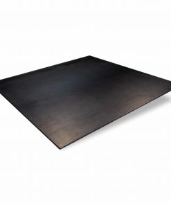 Schwarzes gezundertes Stahlblech mit glatter Oberfläche.