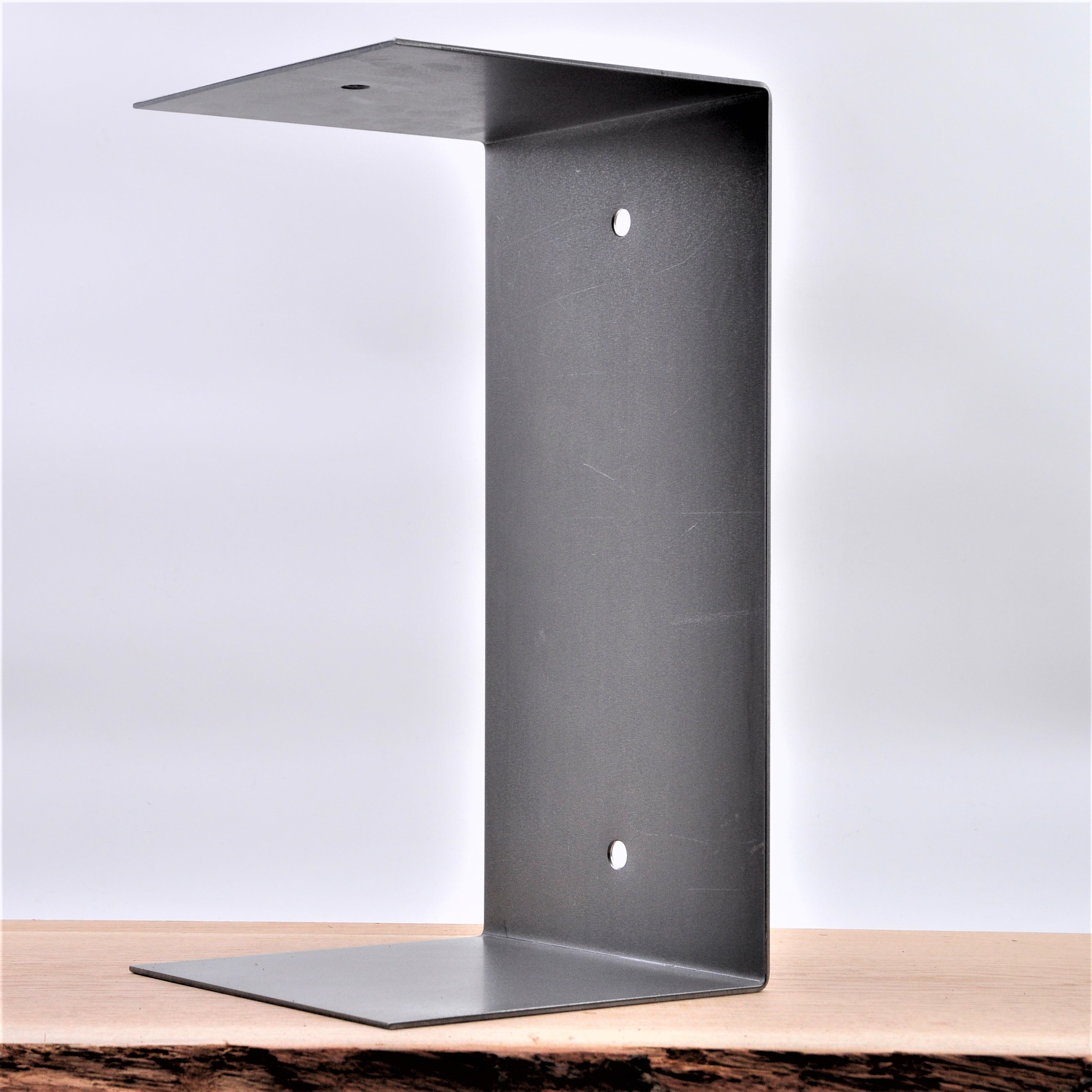 kleine Stehlampe aus Stahlblech