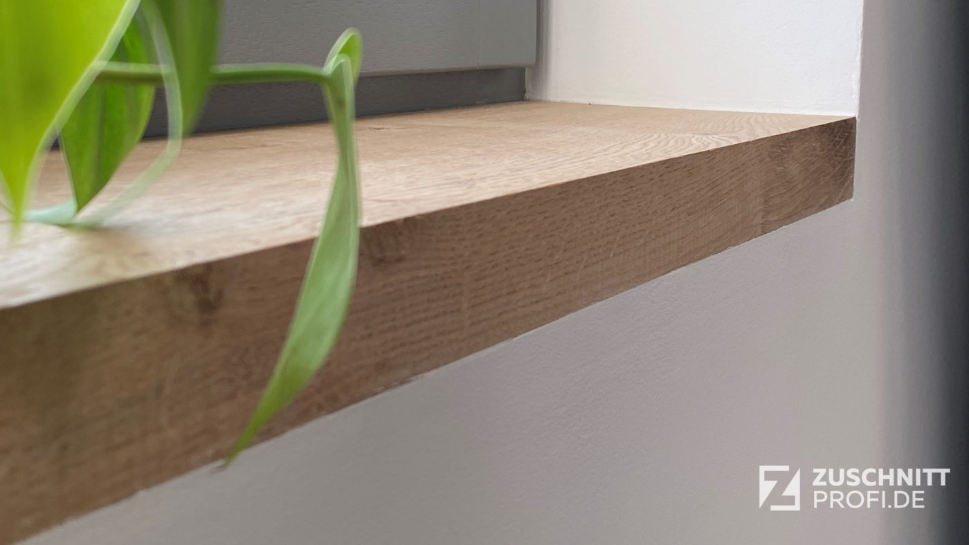 Wandbuendige-Holz-Fensterbank