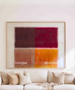 Vergleich von Grünglas und Weißglas im Bilderrahmen über Sofa.