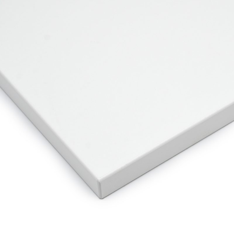 Maßgefertigte weiße Dekorplatte mit 2mm ABS-Kante für hochwertige Möbelprojekte.