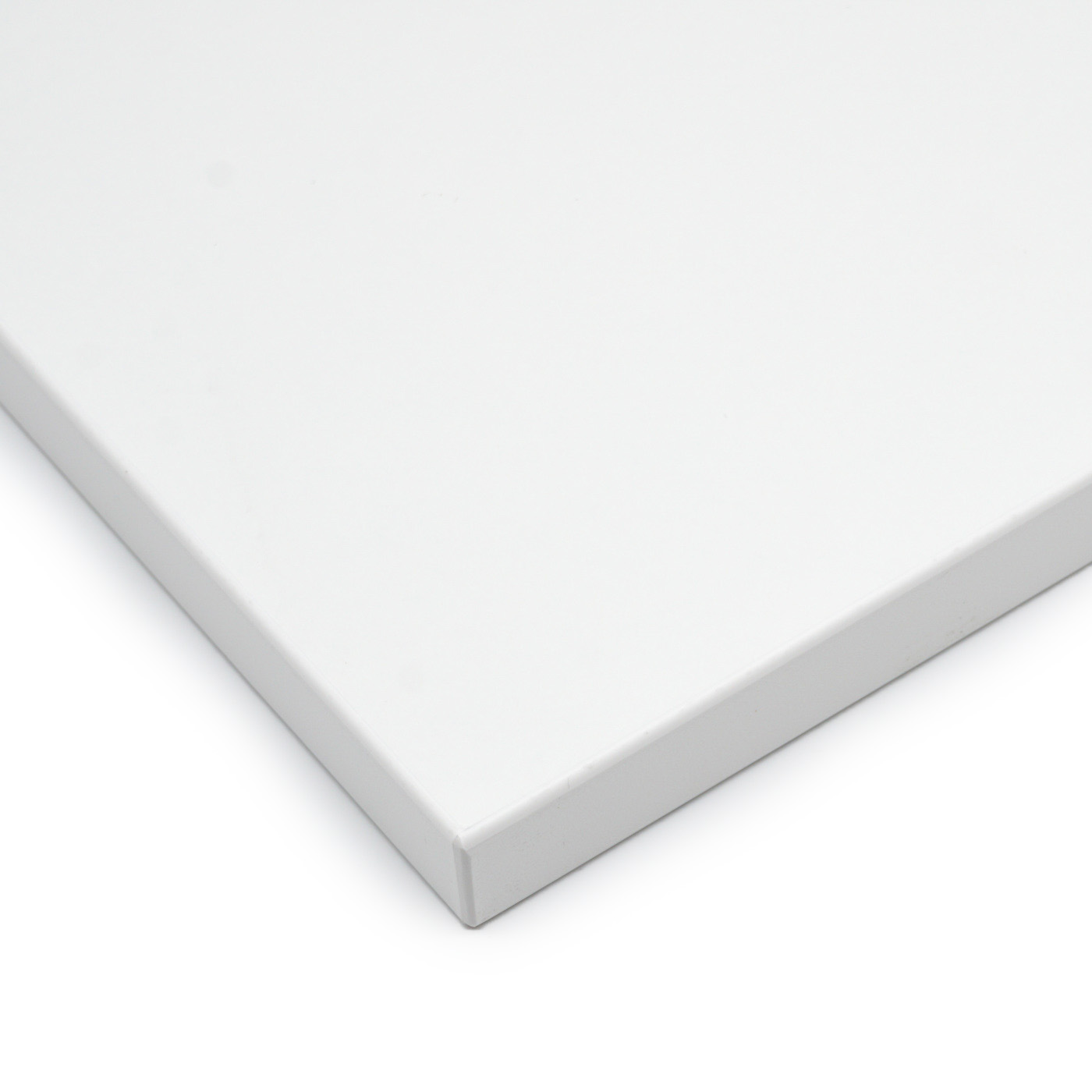 Maßgefertigte weiße Dekorplatte mit 2mm ABS-Kante für hochwertige Möbelprojekte.