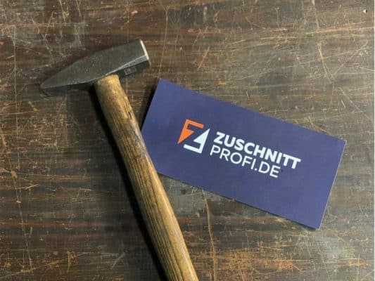 Nahaufnahme eines Schlosshammers.
