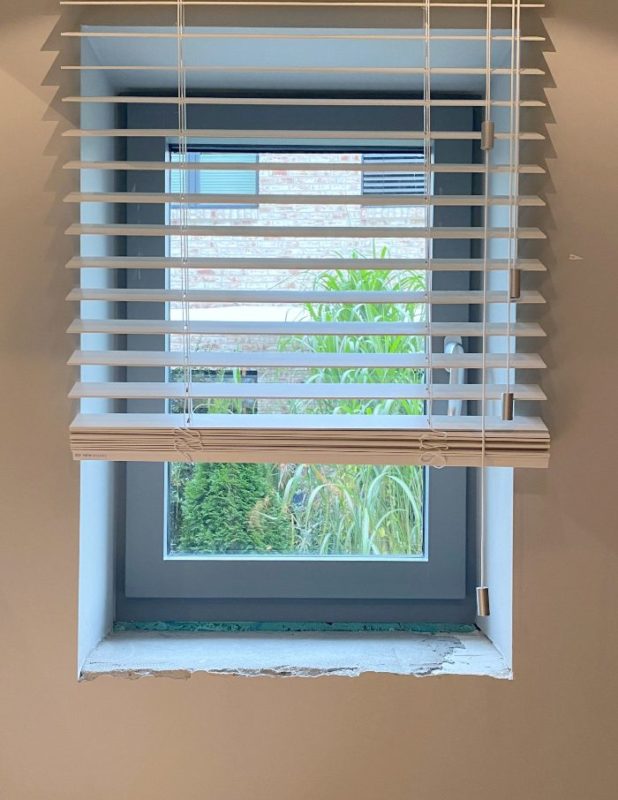 Fenstersims ohne Fensterbank