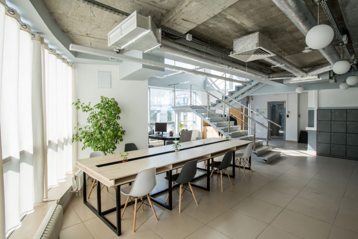 Modernes und offenes Büro.