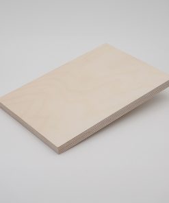 Rechteckige Multiplexplatte mit sichtbaren Schichten.