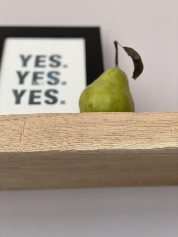 schwebendes-wandregal-aus-eiche-massiv_floating-shelf