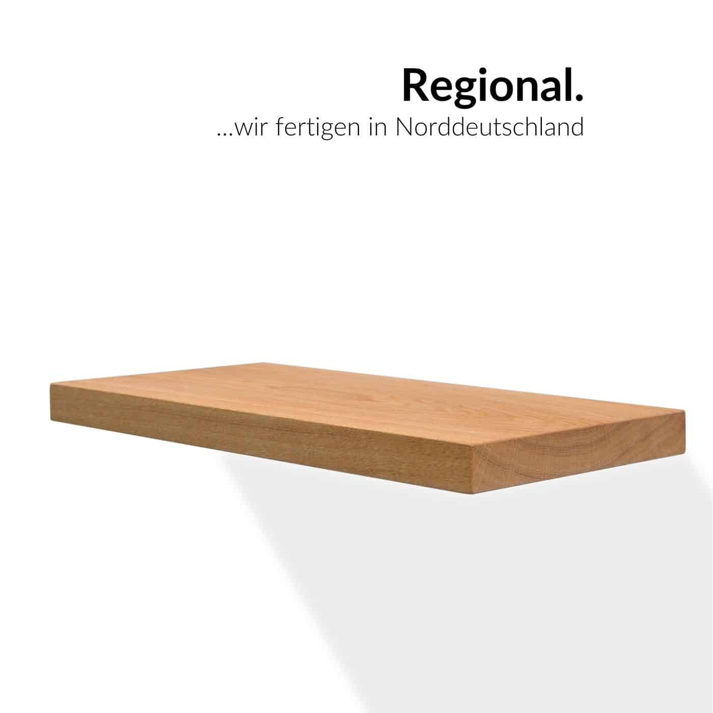 Ein schlichtes Holzboard schwebt leicht vor einem hellen Hintergrund im Raum.