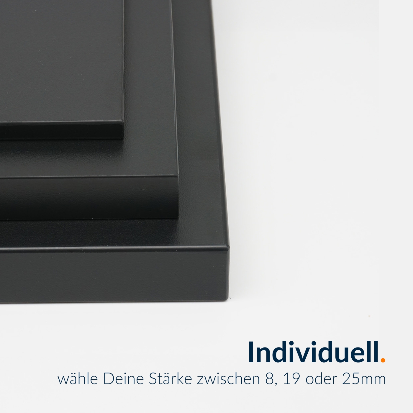 Verschiedene Stärken der Farbe schwarz von Dekorplatten.