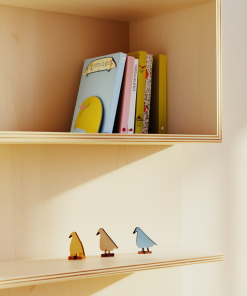 Multiplexplatten verbaut in einem Bücherregal.