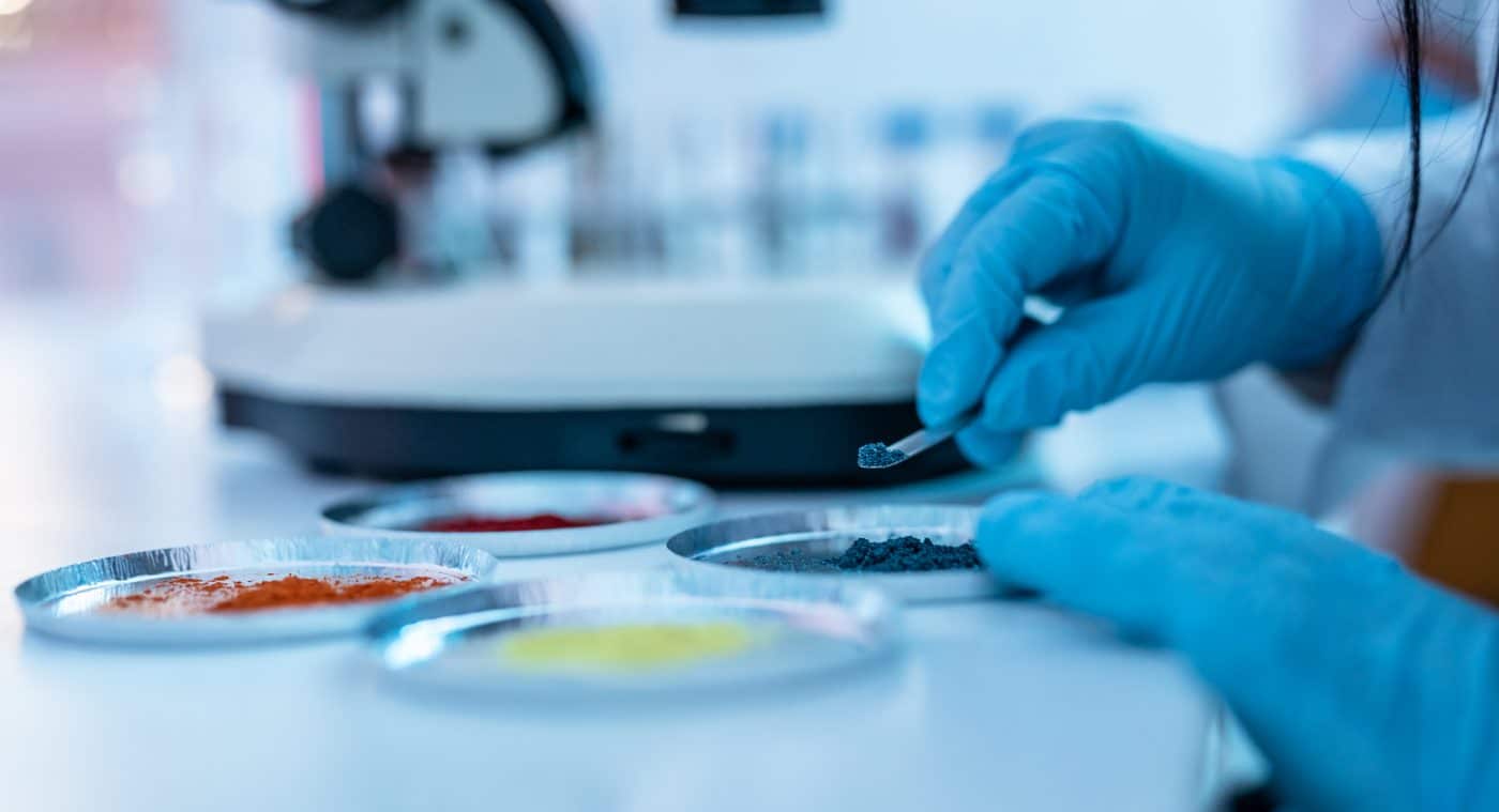 Wissenschaftler, die Forschungsarbeiten durchführen.